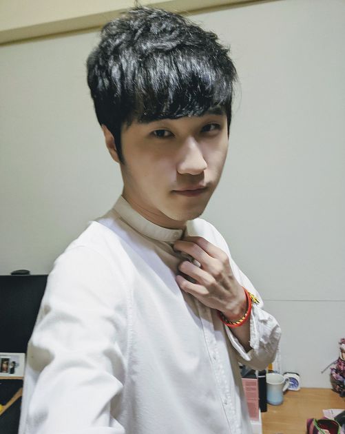 女友正面曝光！阿神脫單曝「親暱托臉照」  網嗨：村長夫人好