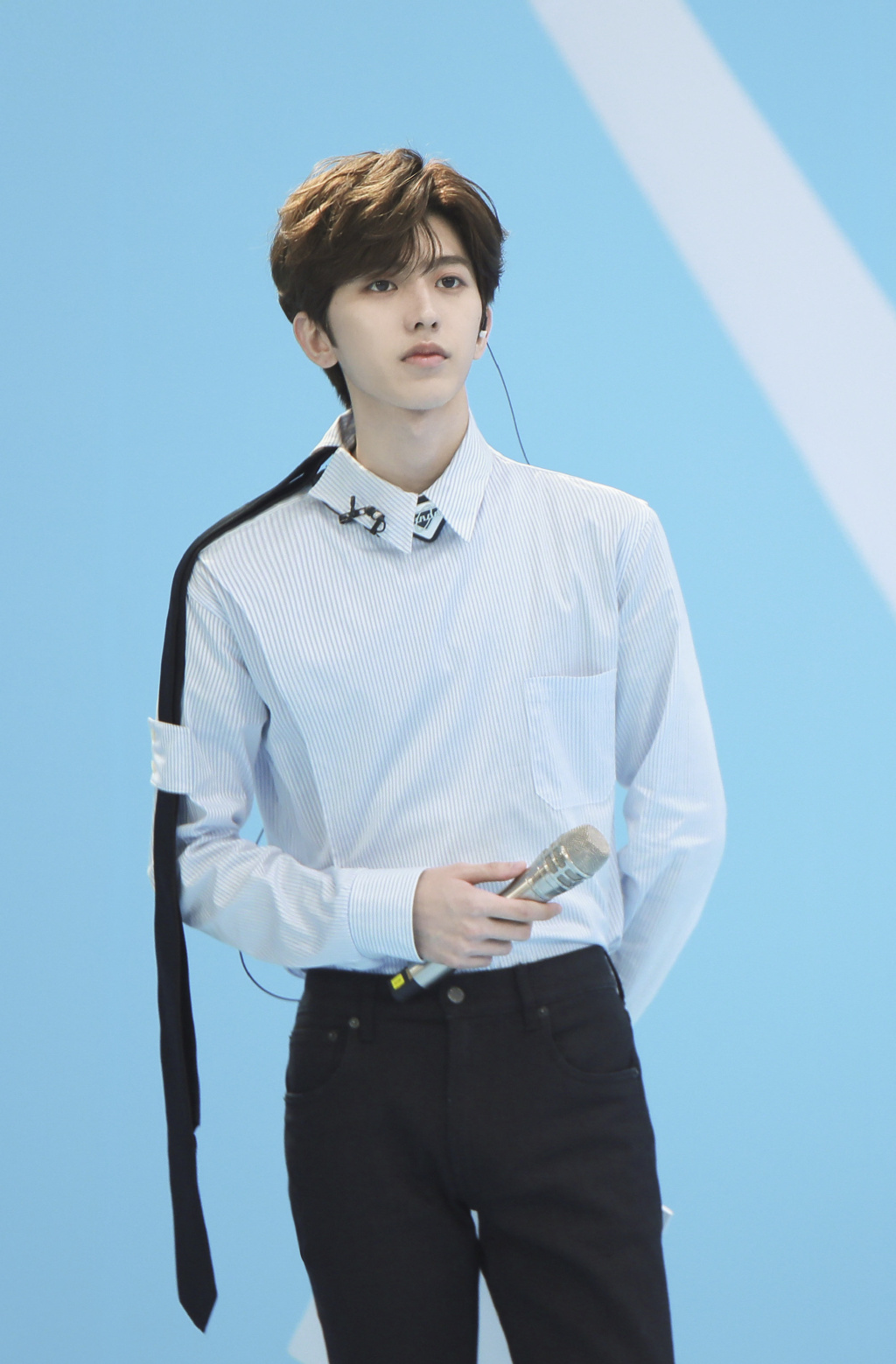 下場炒CP?《青春有你2》虞書欣工作室「手滑」挨轟 網:放過蔡徐坤