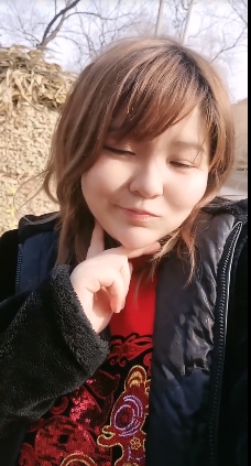 自導自演被家暴？網紅遭老公「狠勒脖子」　網超傻眼：怎麼還不被BAN