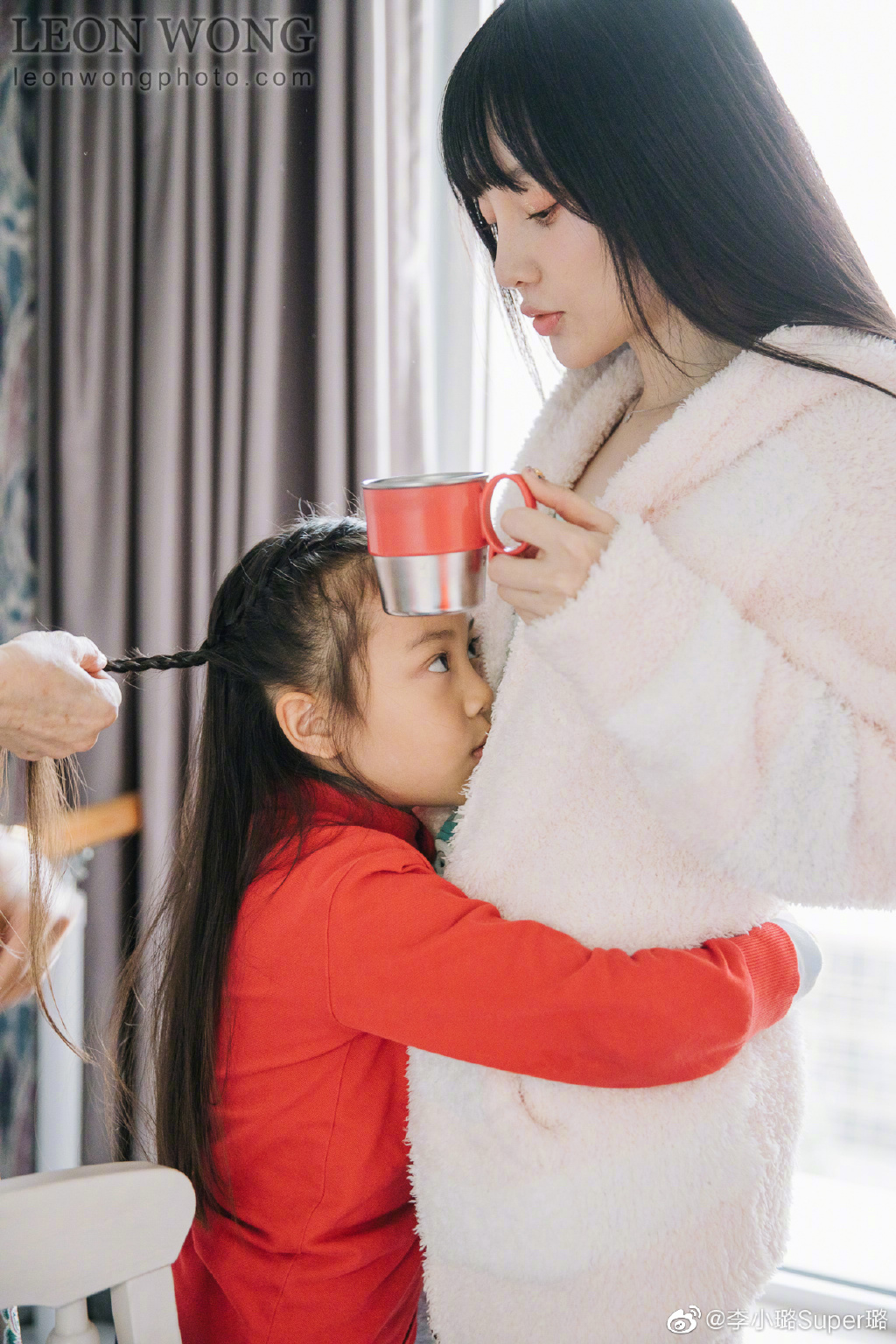 修圖修很大？李小璐曬照驚見「牆壁變形」　真實身材曝光！