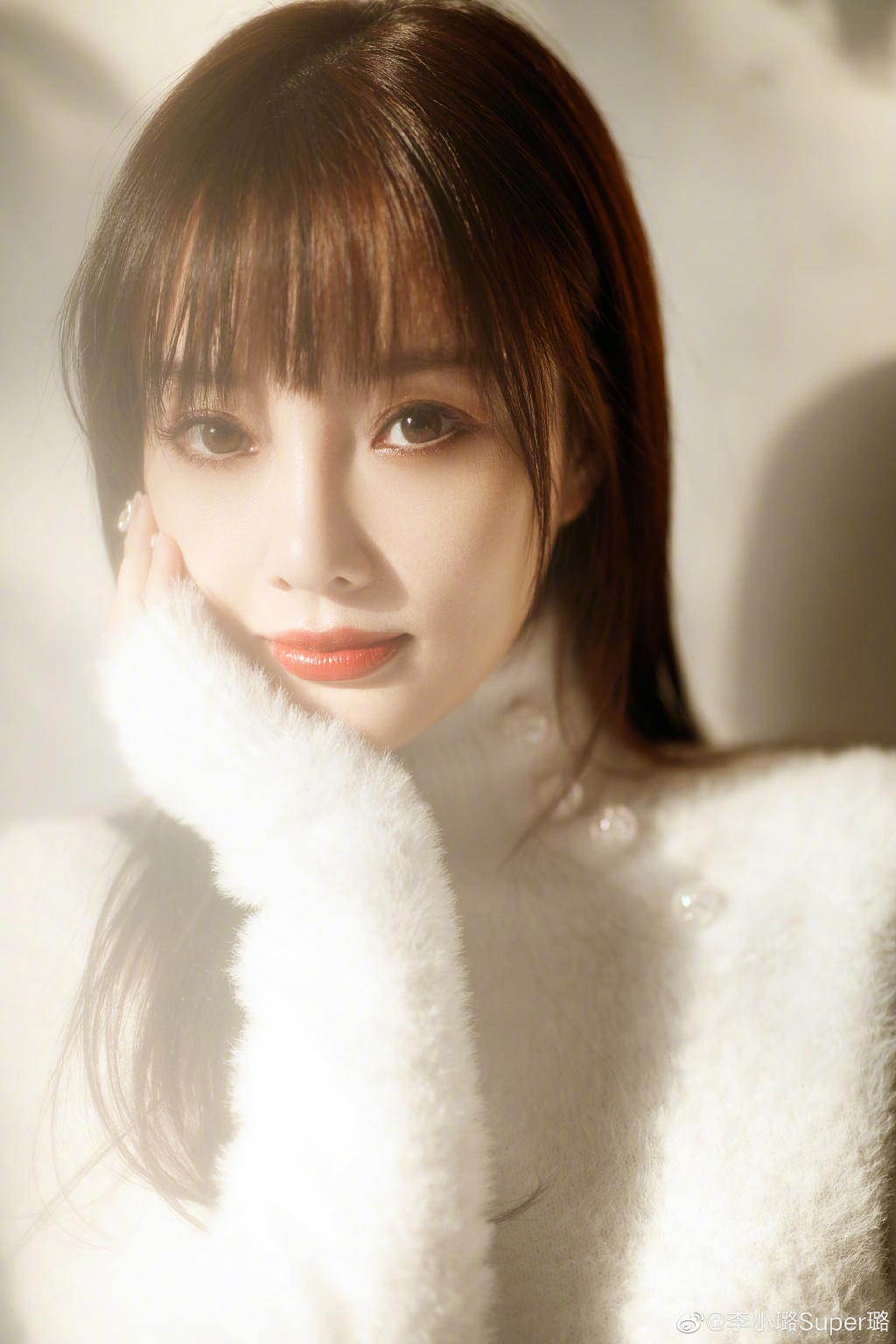 修圖修很大？李小璐曬照驚見「牆壁變形」　真實身材曝光！