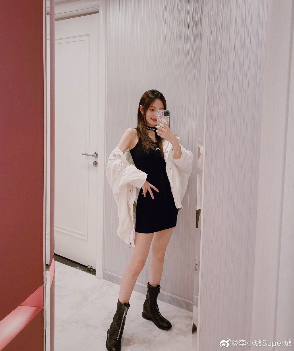 修圖修很大？李小璐曬照驚見「牆壁變形」　真實身材曝光！