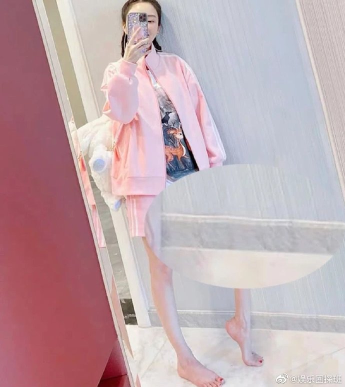 修圖修很大？李小璐曬照驚見「牆壁變形」　真實身材曝光！