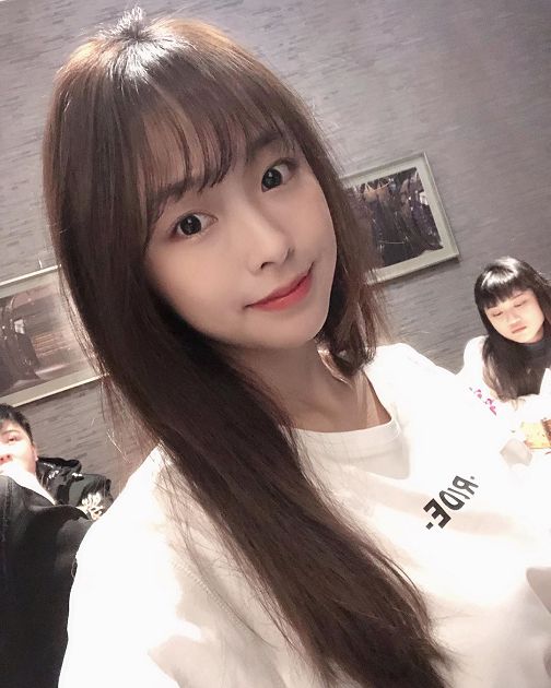 雙倍福利！實況主放送「堅挺Ｓ曲線」　友人「18禁頂撞」掀轟動