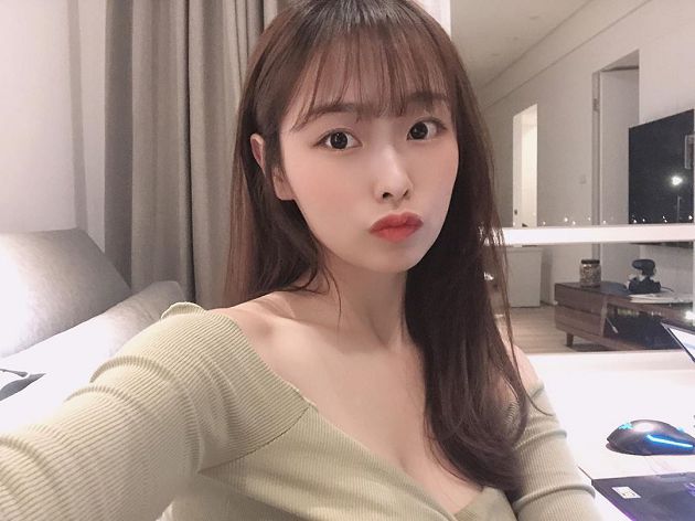 雙倍福利！實況主放送「堅挺Ｓ曲線」　友人「18禁頂撞」掀轟動