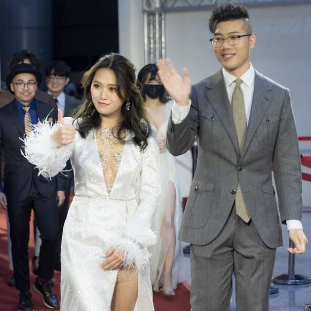 性感限定！上班不要看「麻希」深V開到肚臍　「半球炸出」險走光