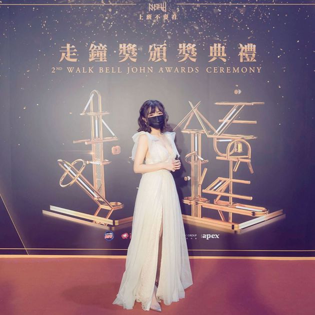 性感限定！上班不要看「麻希」深V開到肚臍　「半球炸出」險走光