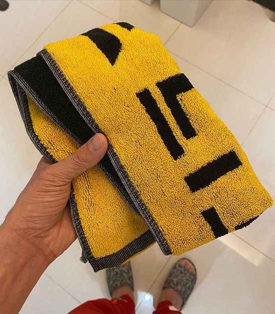 人設崩壞!阿滴「三角褲外穿」辣妹勁舞「狂摩擦」:我才沒有很開心