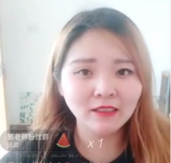 自導自演被家暴？網紅遭老公「狠勒脖子」　網超傻眼：怎麼還不被BAN