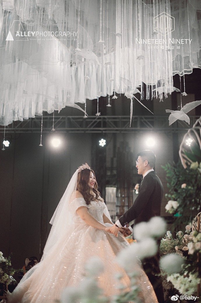 甜蜜大反轉?100KG厚片女孩曝光「一週年真相」怒了:他X的愛情