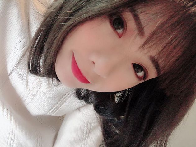 多重福利！閃亮亮辣照「渾圓線條」浮出　網紅兇照同步曝光