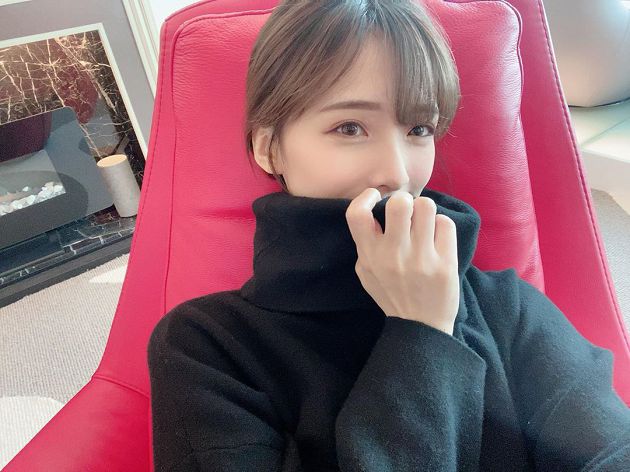 多重福利！閃亮亮辣照「渾圓線條」浮出　網紅兇照同步曝光