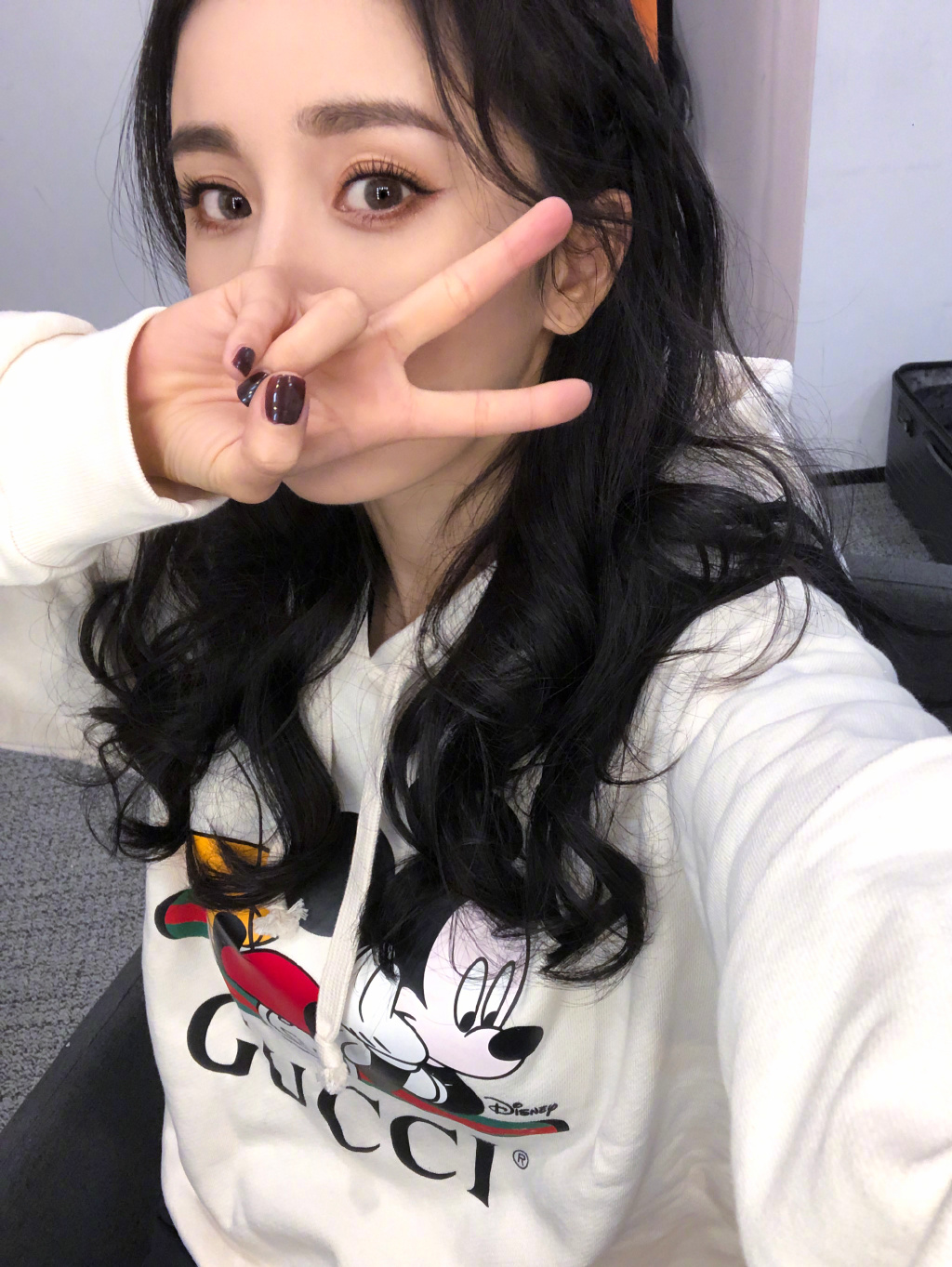 引火上身！楊冪「雜誌封面」被罵爆　網傻眼：武漢肺炎是歧視？