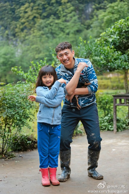 《爸爸》多多轉大人!「胸前解扣」名模級穿搭 網驚嘆:好像大S