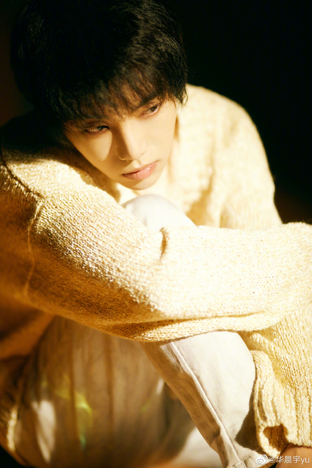 曾連續兩星期只喝水!華晨宇「鎖骨放32枚硬幣」 玩命減肥網嚇傻