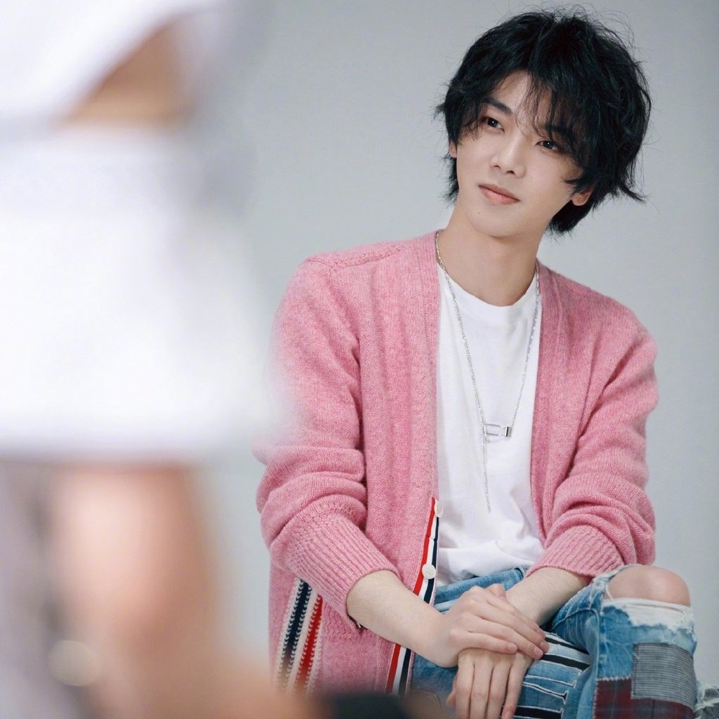 曾連續兩星期只喝水!華晨宇「鎖骨放32枚硬幣」 玩命減肥網嚇傻