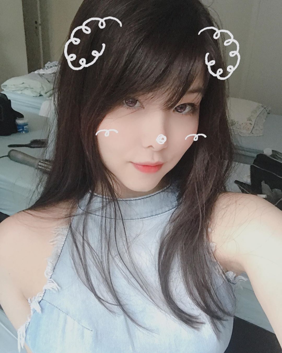 曾爆幫選手口!LOL超兇女輔助甜曬「男友視角」床照 網友全暴動