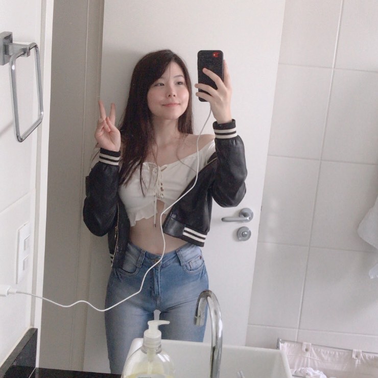 曾爆幫選手口!LOL超兇女輔助甜曬「男友視角」床照 網友全暴動