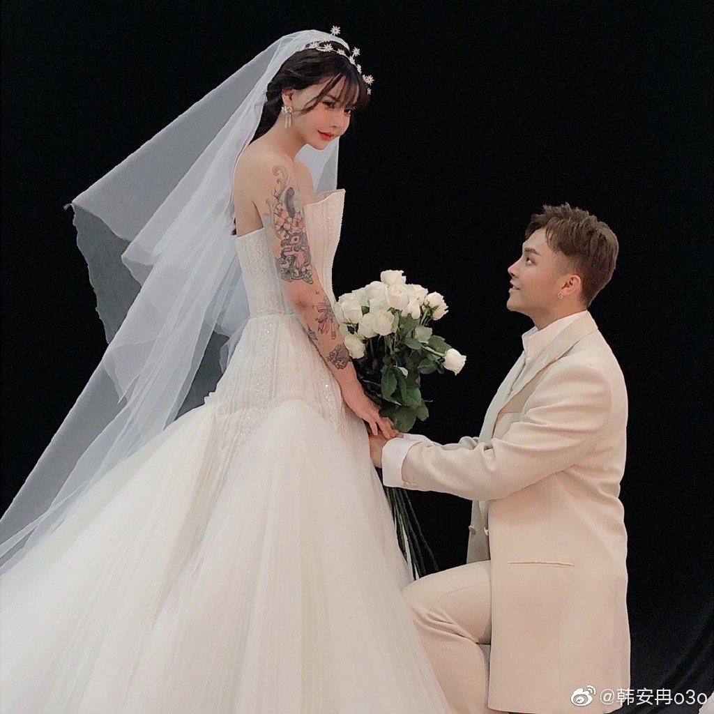 離婚後秒穩交新歡！百萬網紅新男友「瞞一個月終於曝光」　網驚：怎那麼長？