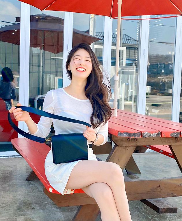 韓國瑜珈老師「頭直下小腿」！一走路網全嚇歪：根本沒骨頭