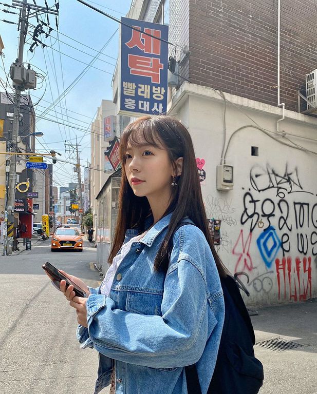 韓國正妹「太兇猛」!比基尼完全包不住:捧相機對鏡頭甜笑