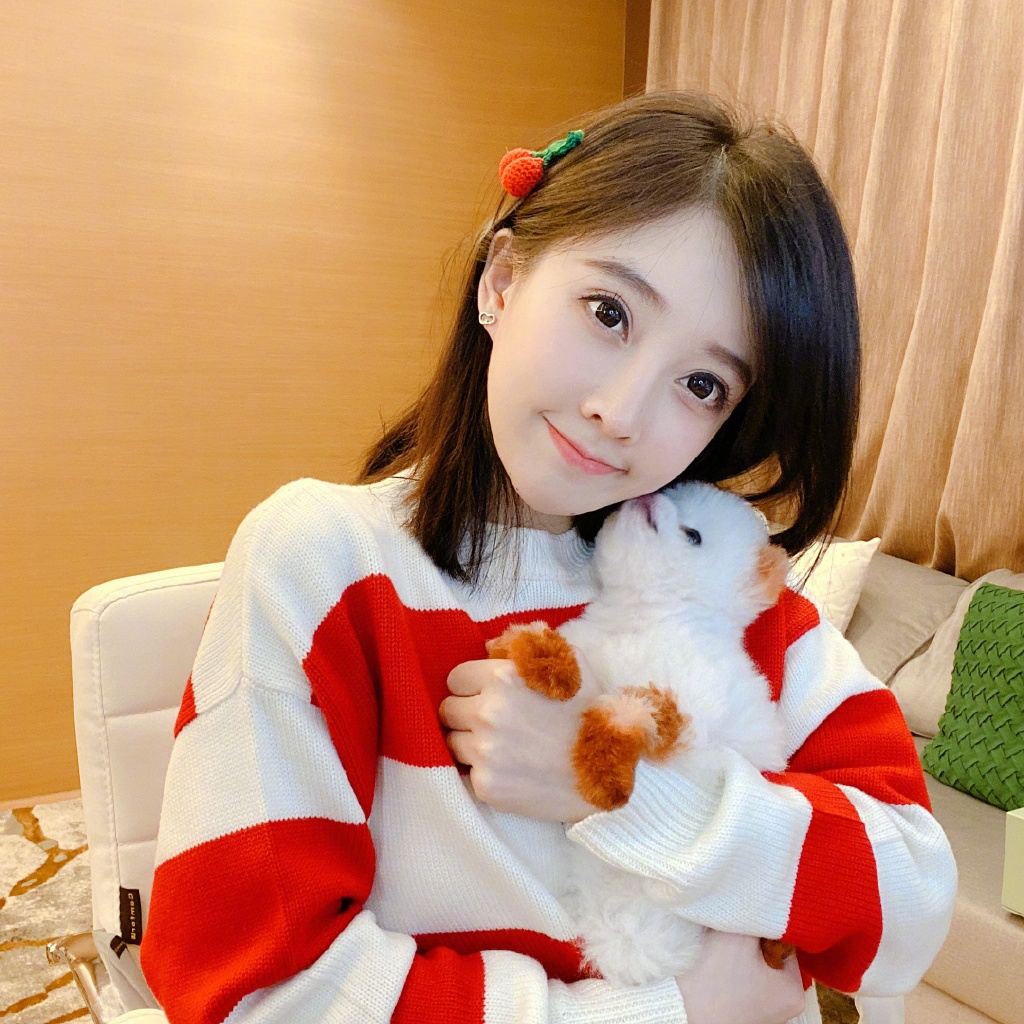 馮提莫「舞台無p照」曝光！真實身高現形　網：只有130cm？