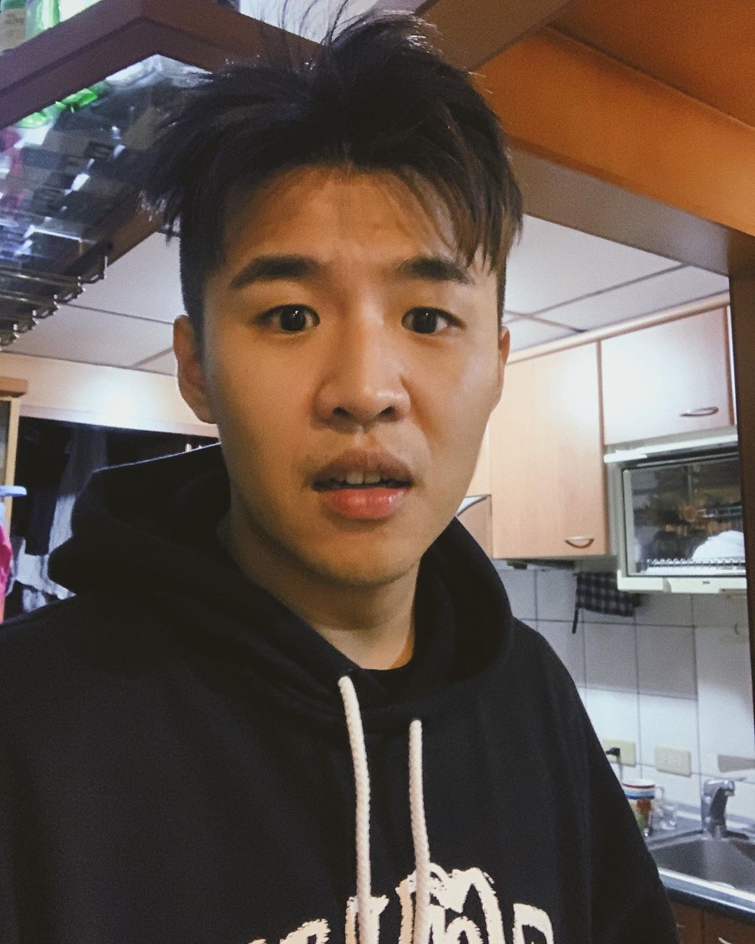 實力不斷被噓!《陷阱妹》原唱屁孩「挨轟Fake Rapper」:唱什麼都像條蟲