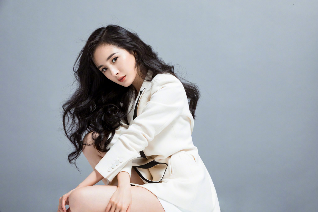 模樣驚變!楊冪久未現身「臉頰嚴重凹陷」網嚇歪:完全認不出!