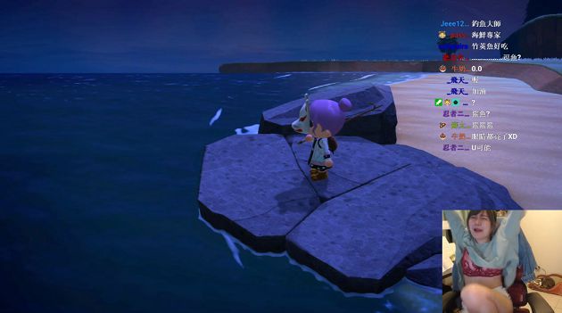 內內意外曝光！隱乳女神「阿樂」太嗨「上衣起飛」　網嗨炸：是紅色的！