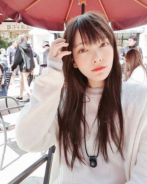 深夜開台！實況正妹喝ㄎㄧㄤ「情緒頻失控」　網：阿扣台？