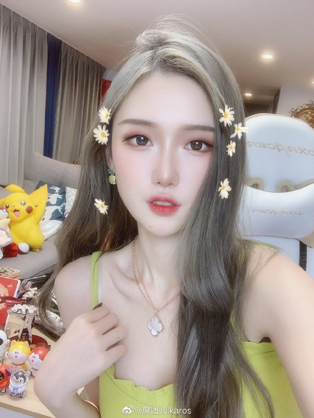 優質UU台慘被ban!實況兇妹「1/2 半球看光光」 項鍊卡死深溝