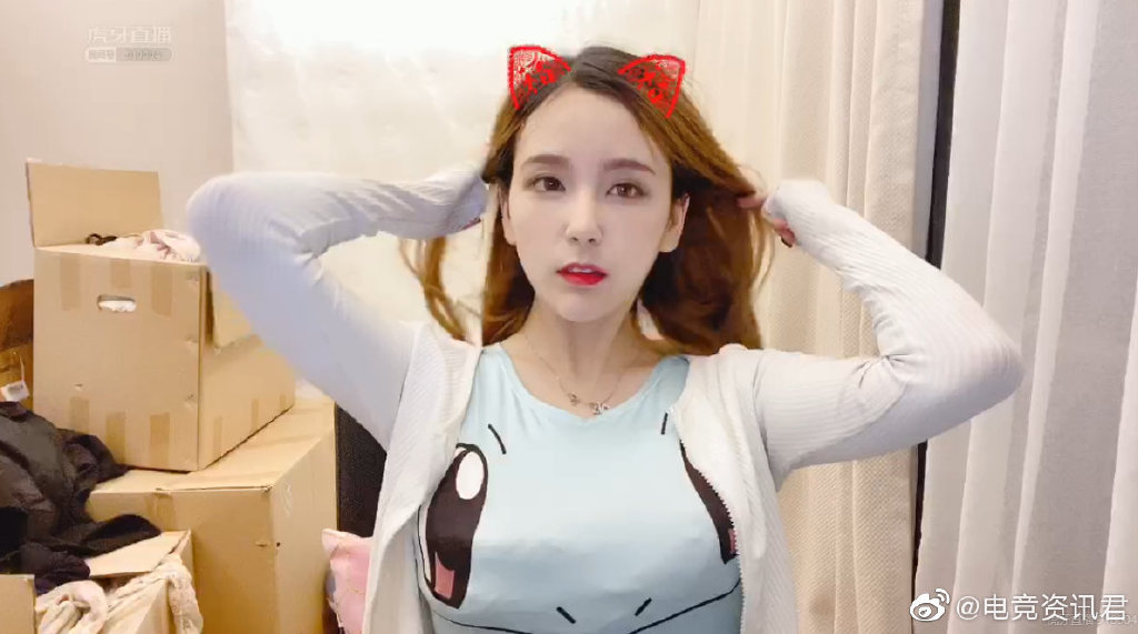 撐爆杰尼龜！實況兇妹「挺出驚人巨球」嗆爆網：去問問我大不大