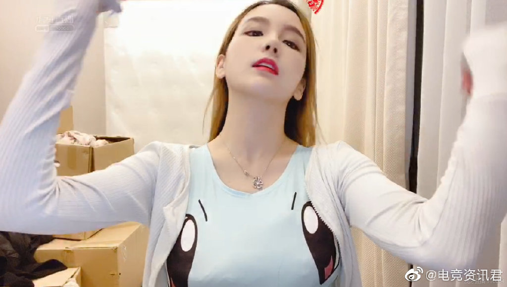 撐爆杰尼龜！實況兇妹「挺出驚人巨球」嗆爆網：去問問我大不大