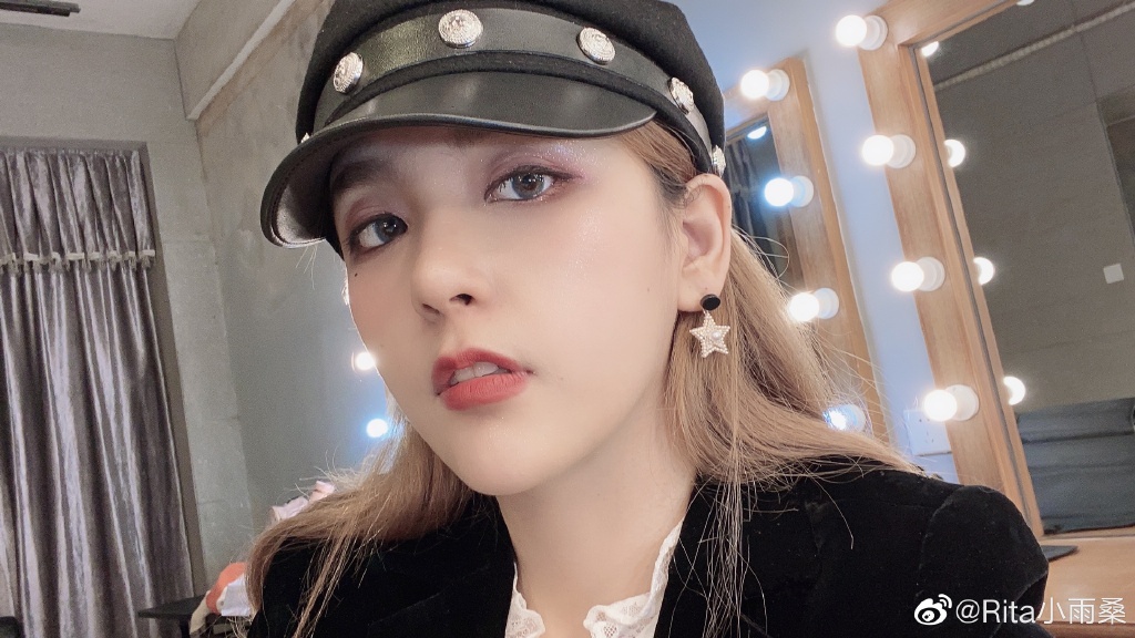 撐爆杰尼龜！實況兇妹「挺出驚人巨球」嗆爆網：去問問我大不大