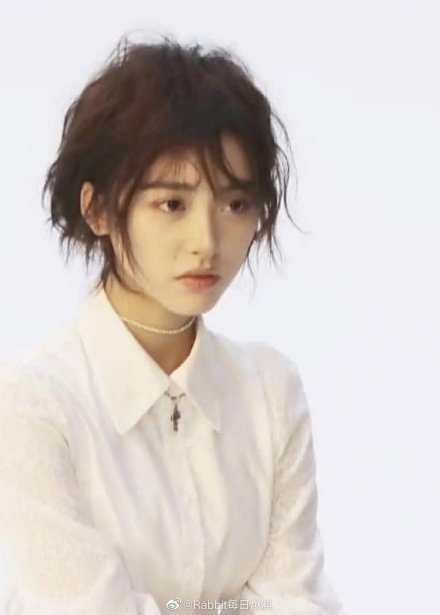 鼻子異常隆起！沈月「崩壞舊照」被挖出　網：進廠維修？