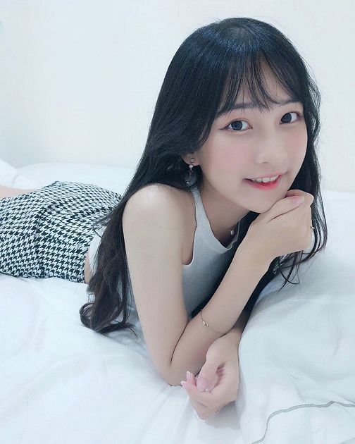 神隱半個月!實況兇妹「雄偉撐爆細繩」戰袍回歸 網嗨:越來越有料