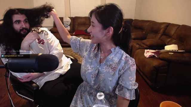 外國人比較香?企鵝妹爆「新戀情曝光」 網:台灣肥宅真可憐