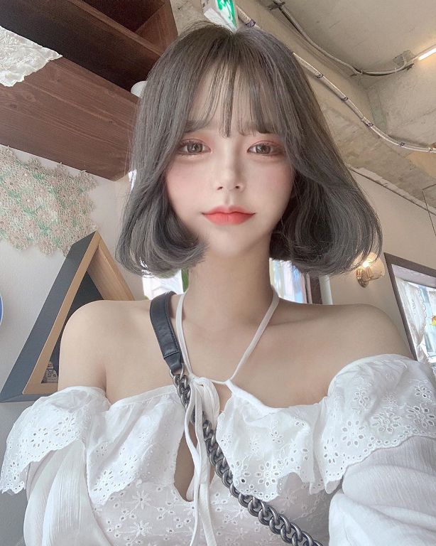 韓國正妹口罩戴好「衣服不穿好」！細肩帶包不住：車頭燈比臉大