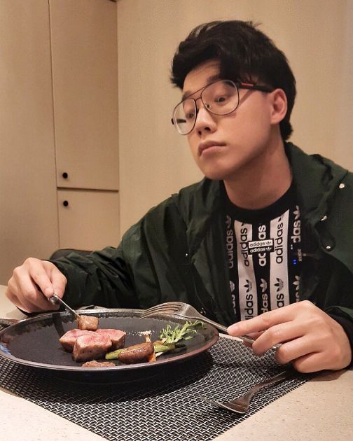 兌現跳樓承諾！Toyz無防備「7米高台」躍下　腳重擊急送醫