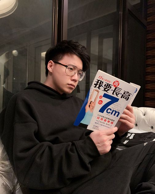 兌現跳樓承諾！Toyz無防備「7米高台」躍下　腳重擊急送醫