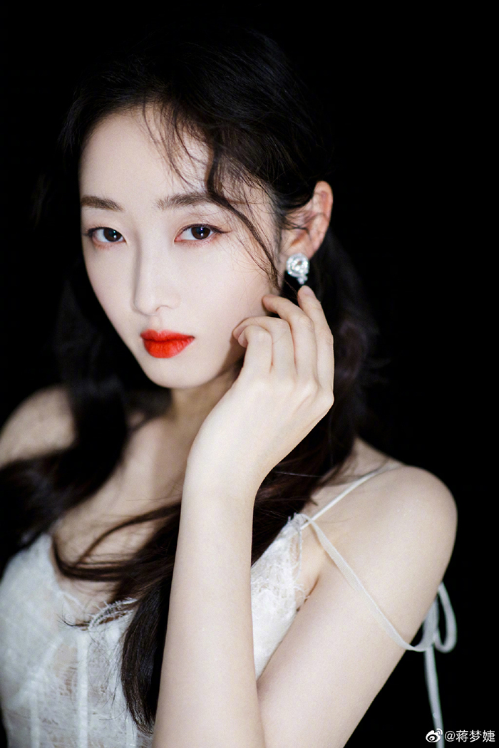 壓力太大要植髮?女星自曝「禿頭煩惱」 當眾拆假髮嚇壞網