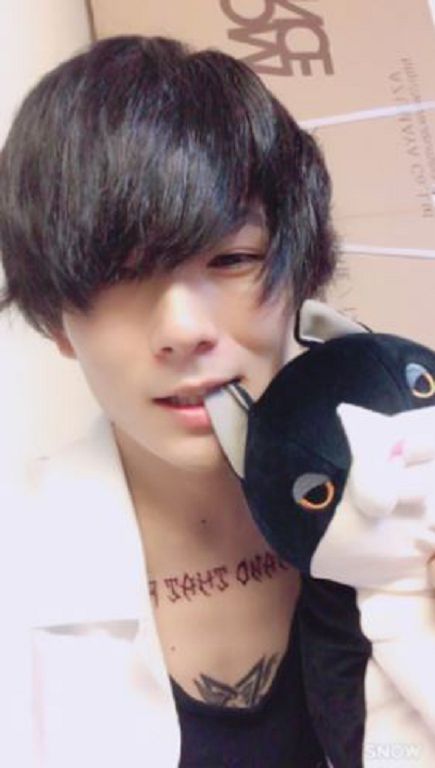 百萬男網紅「舊照出土」網嚇歪！黑歷史再被翻：跟現在根本不同人