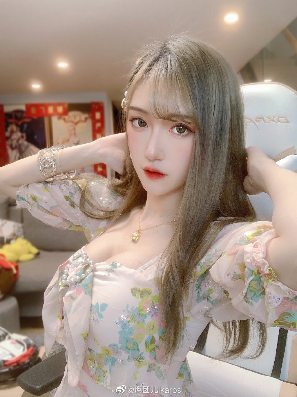 遭爆「黑歷史醜照」!實況兇妹爆氣加碼「素顏無P照」網一看全驚了!