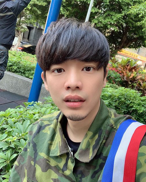 直播洩玄機!SIRI曝光實況主「感情狀況」 網抓:不只一個?