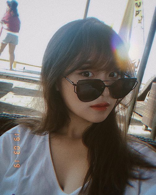 愛犬助攻!實況主「湘湘」彎腰曝光好風景 網嗨:是海溝!