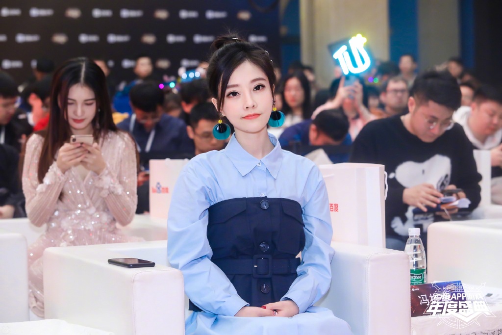 被當整形活招牌!馮提莫「求償百萬」遭網酸:換頭不承認?