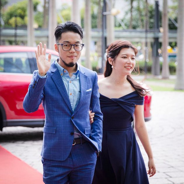 新叛徒!YTR曝光「親暱摟腰」閃照 網:以為是愚人節玩笑