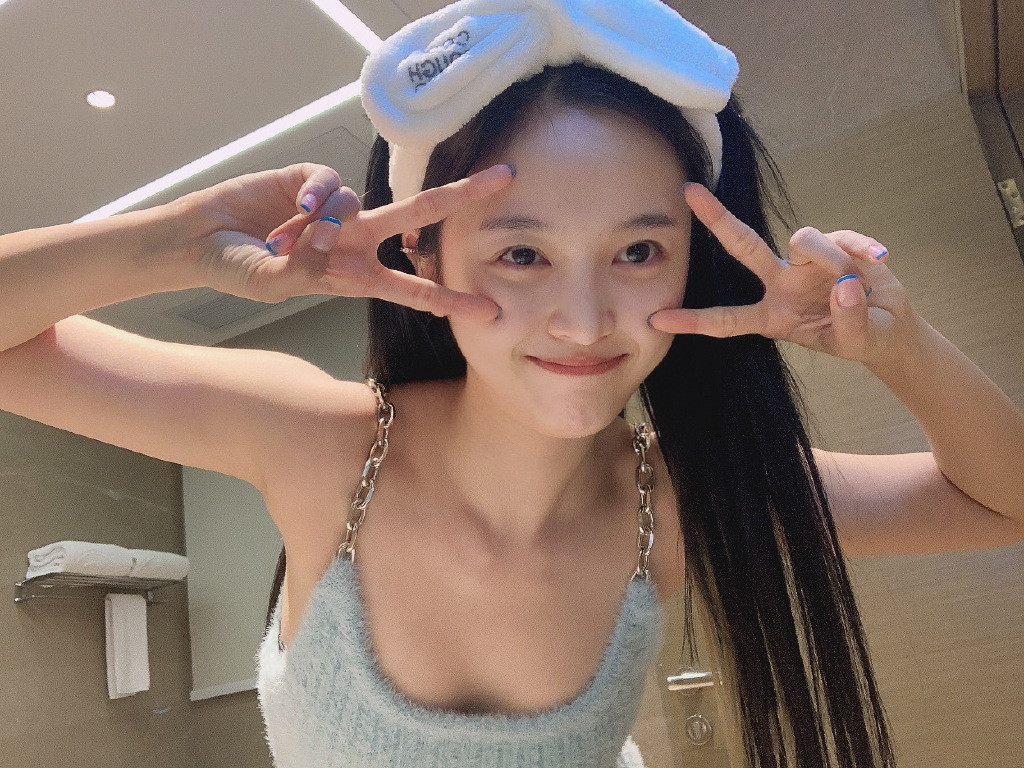 私密照曝光！吳宣儀「UU差點掉出」一彎腰網驚：看進去了