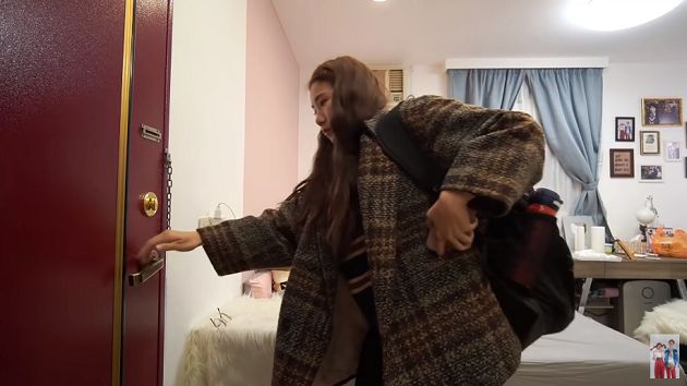 感情生變？YTR「爽看直播主」惹女友逼跪報復　網：一點都不心疼 嗎？