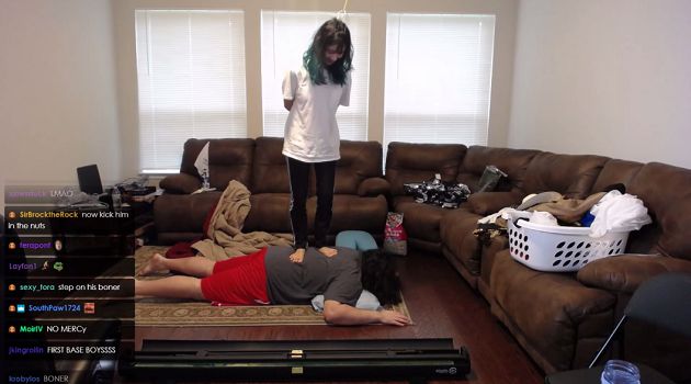 踩在背上跳!企鵝妹直播「馬殺雞服務」 網驚:會出人命